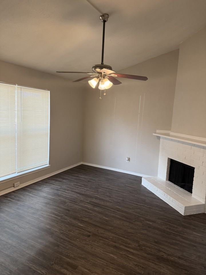 415 Stonehenge Dr - Photo 4 of 21