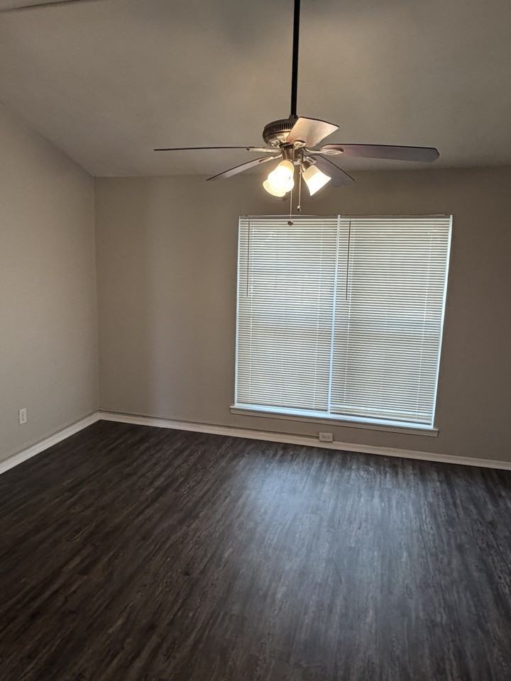 415 Stonehenge Dr - Photo 5 of 21