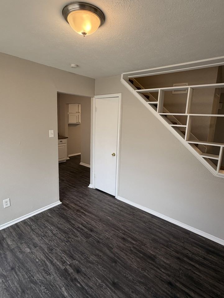 415 Stonehenge Dr - Photo 7 of 21