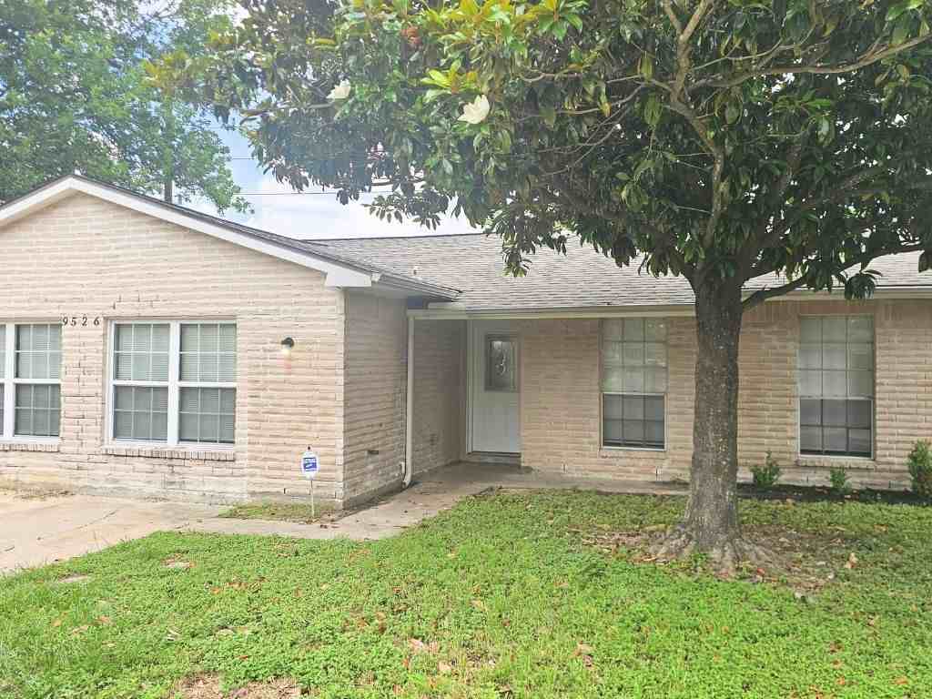9526 Golden Wood Ln - Photo 2 of 22