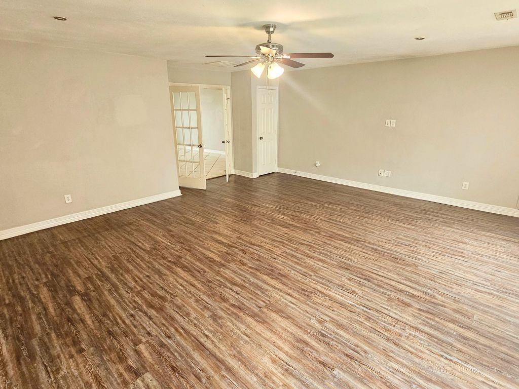 9526 Golden Wood Ln - Photo 3 of 22