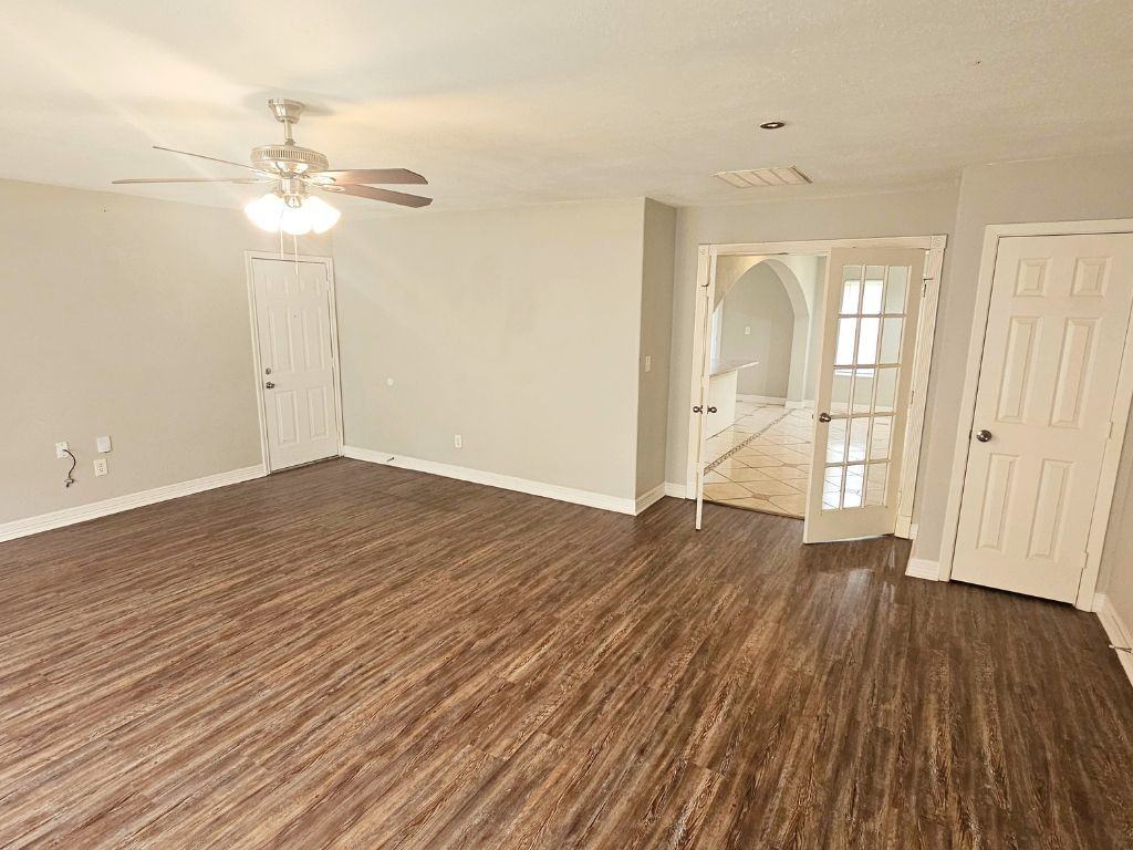 9526 Golden Wood Ln - Photo 4 of 22