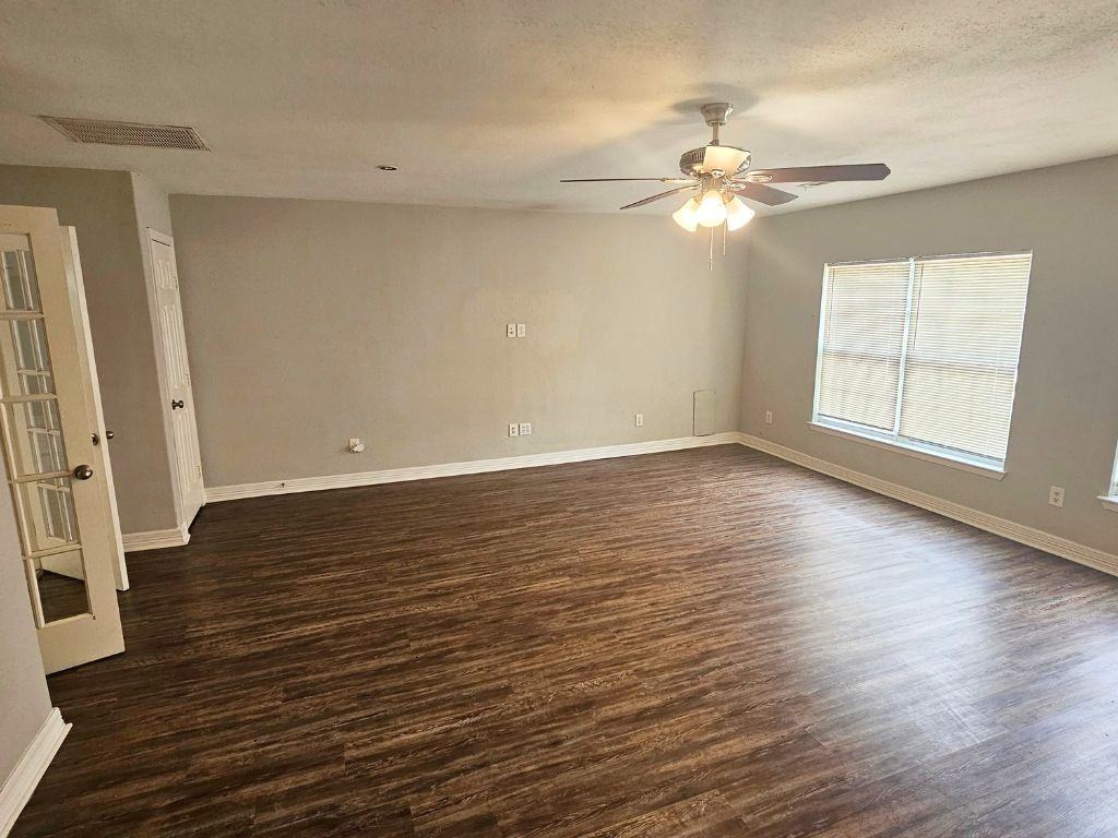 9526 Golden Wood Ln - Photo 5 of 22