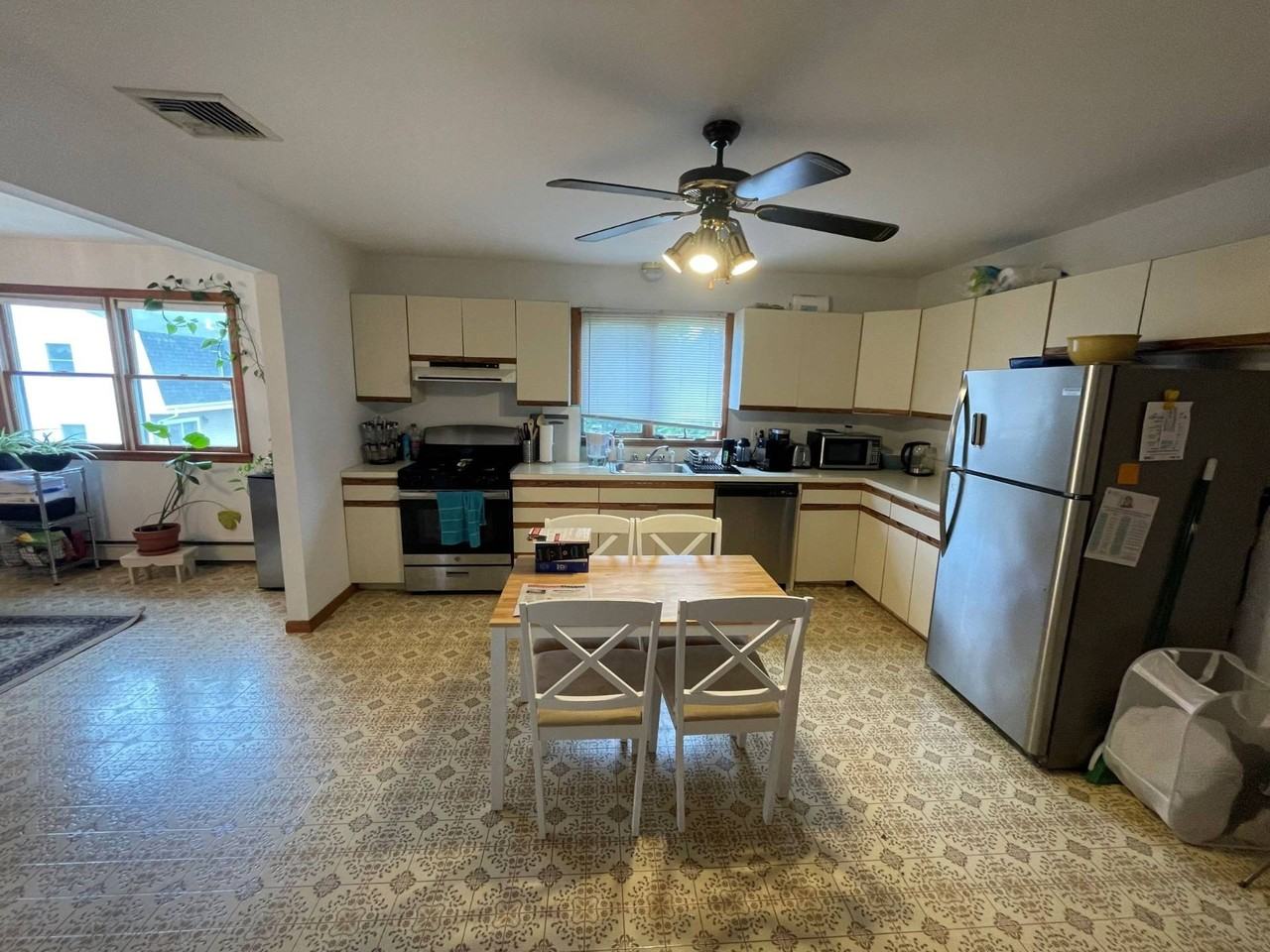 94 Valentine Ave - Photo 3 of 12