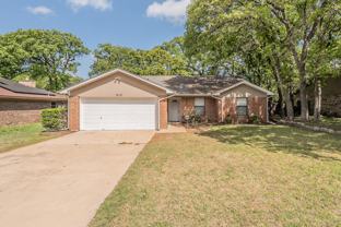 912 Red Oak St - Photo 1 of 1