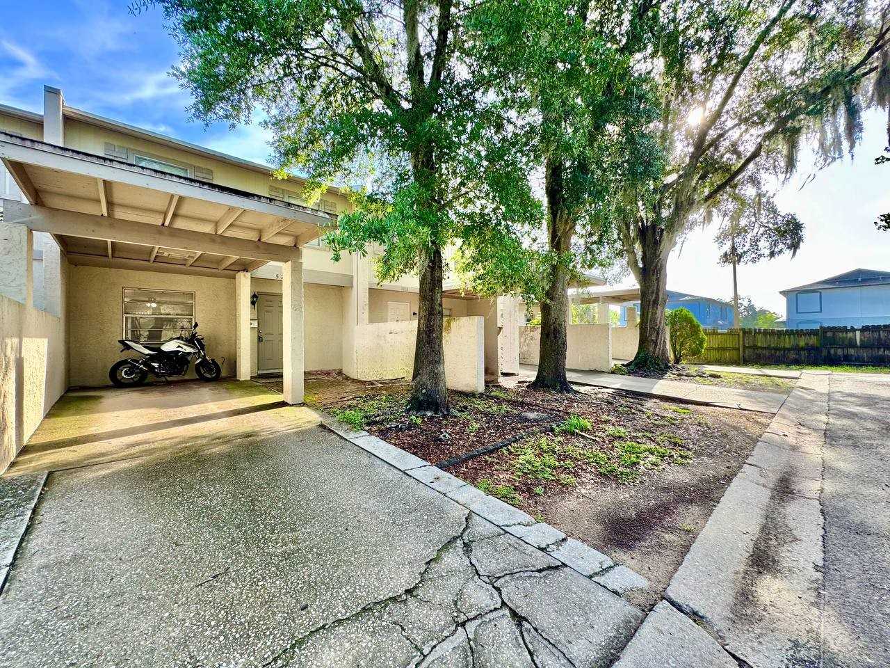 5216 Tennis Court Cir - Photo 2 of 25