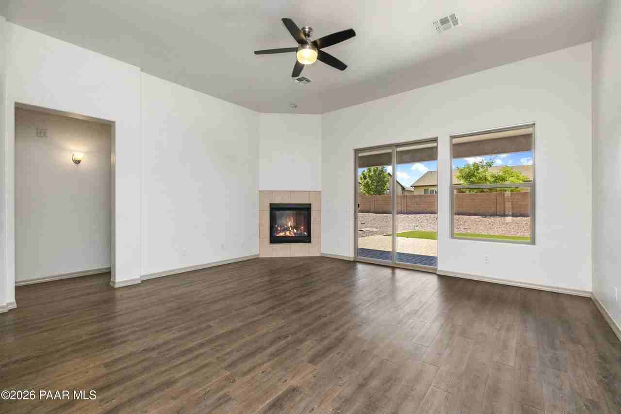 2547 Comet Loop - Photo 4 of 21