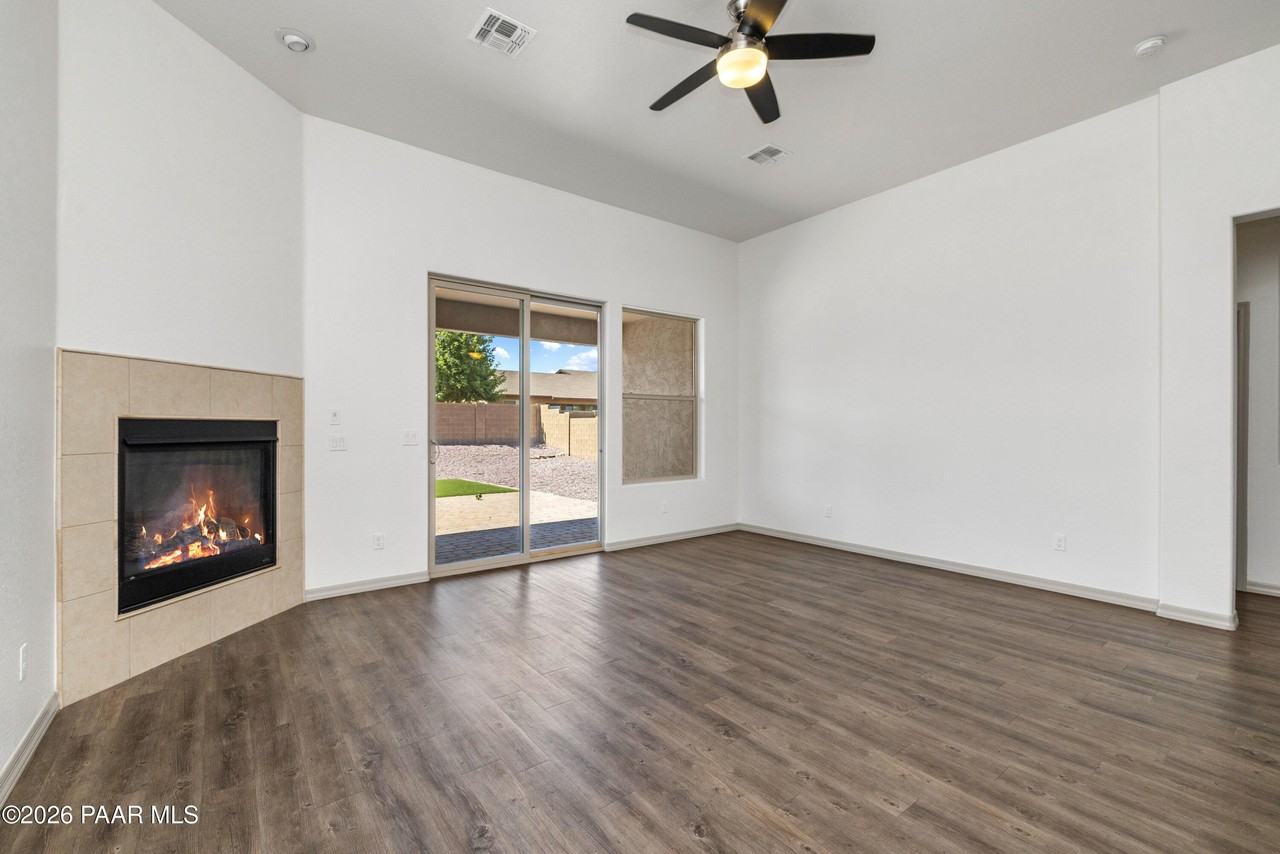 2547 Comet Loop - Photo 5 of 21