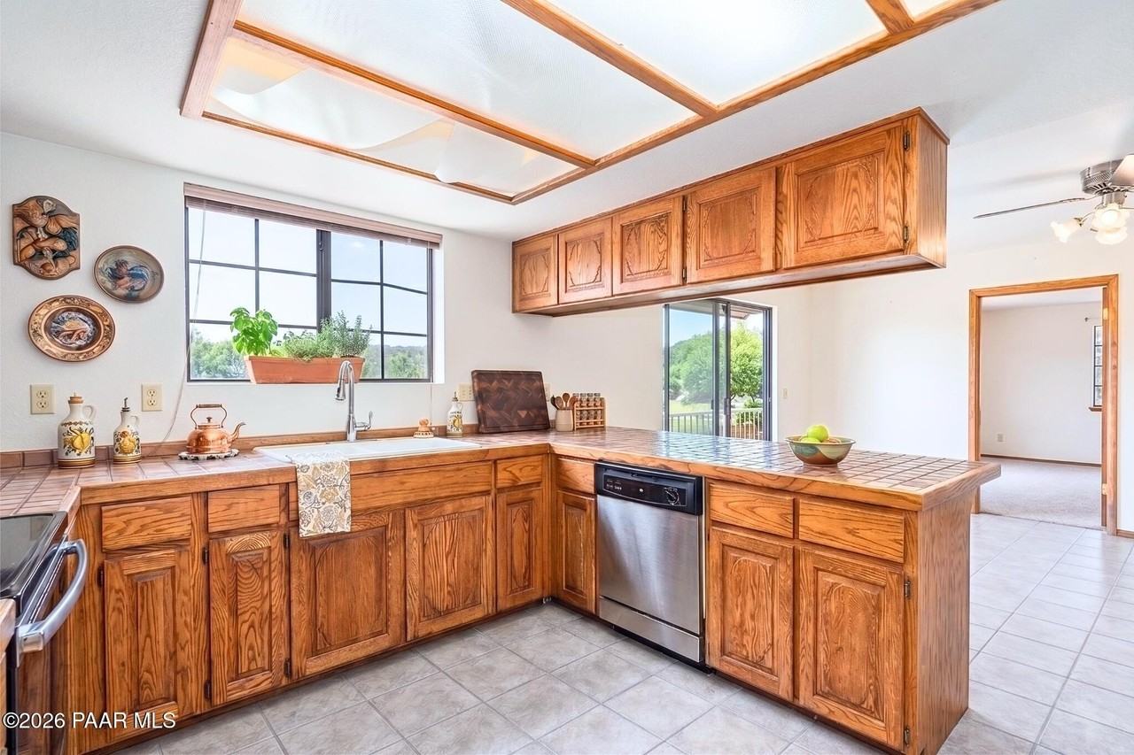 1081 Canary Dr - Photo 4 of 16