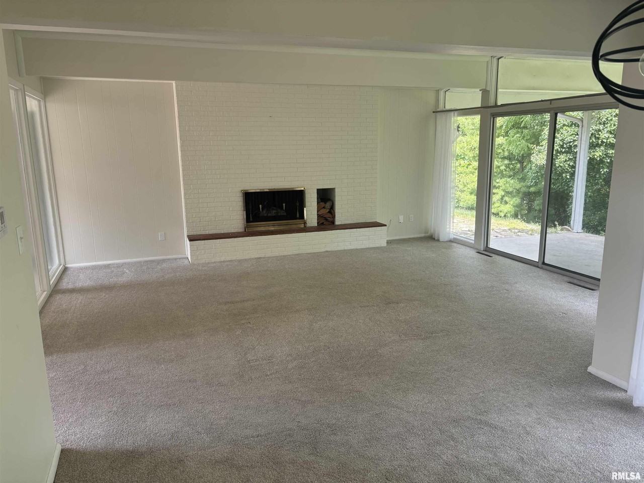 1329 W Holly Hedges Dr - Photo 2 of 8