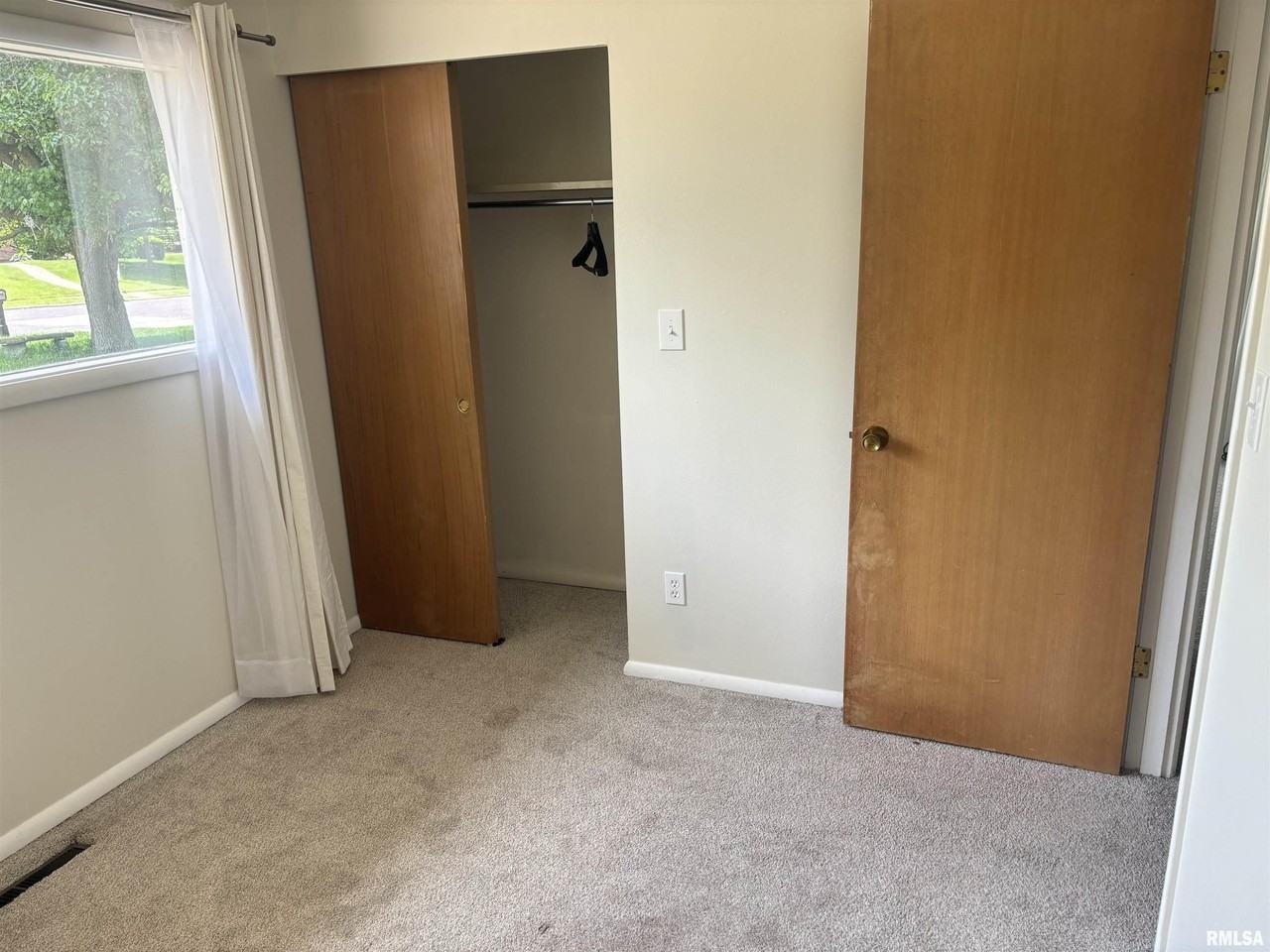 1329 W Holly Hedges Dr - Photo 5 of 8