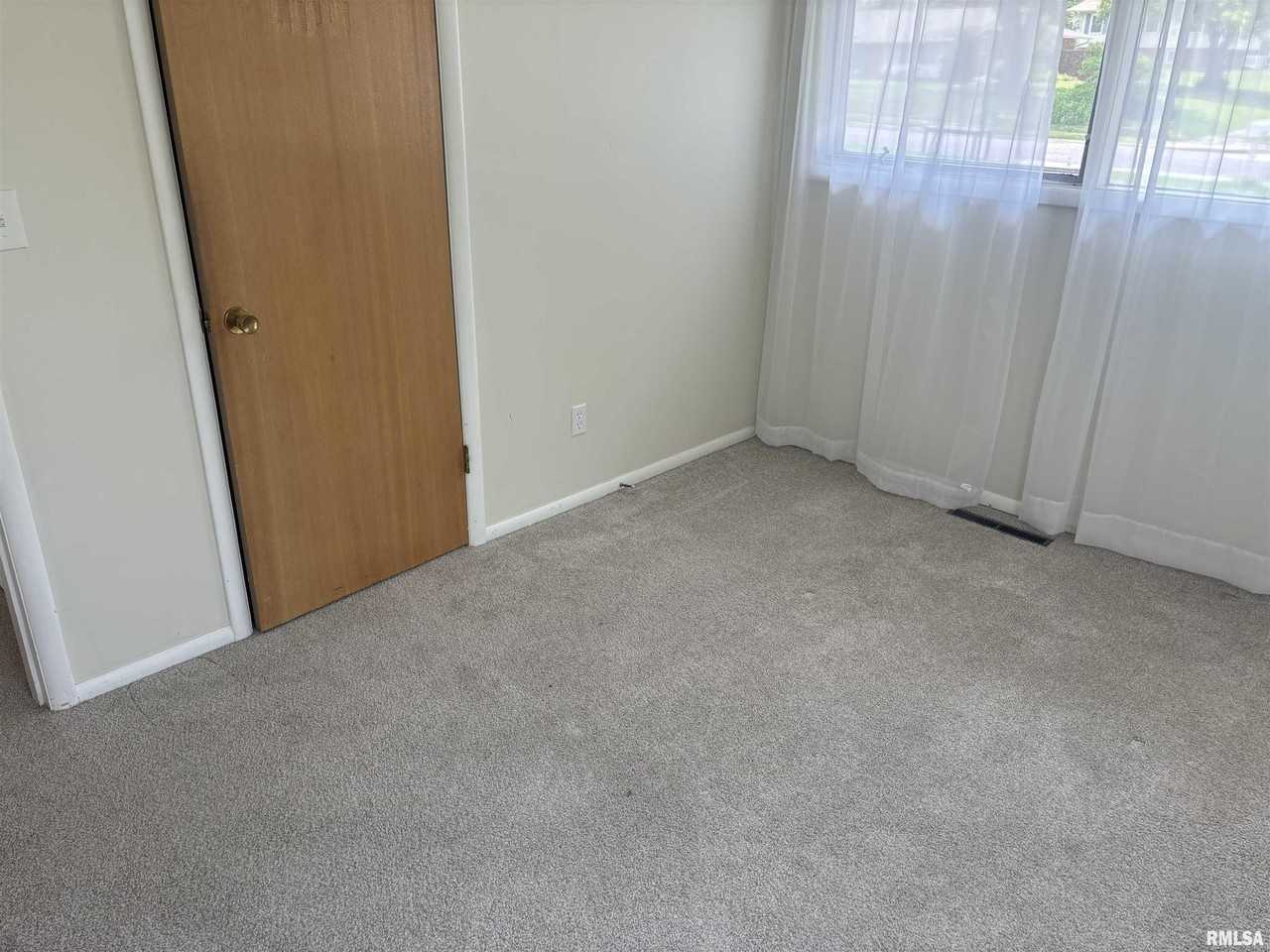 1329 W Holly Hedges Dr - Photo 6 of 8