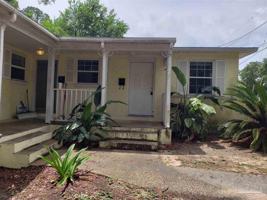 featured image of 204 Holmes Dr #B