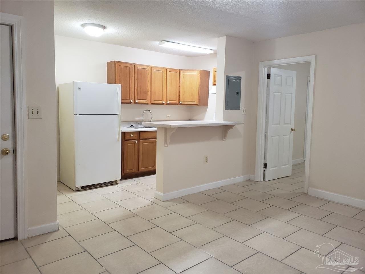 204 Holmes Dr #B - Photo 2 of 6