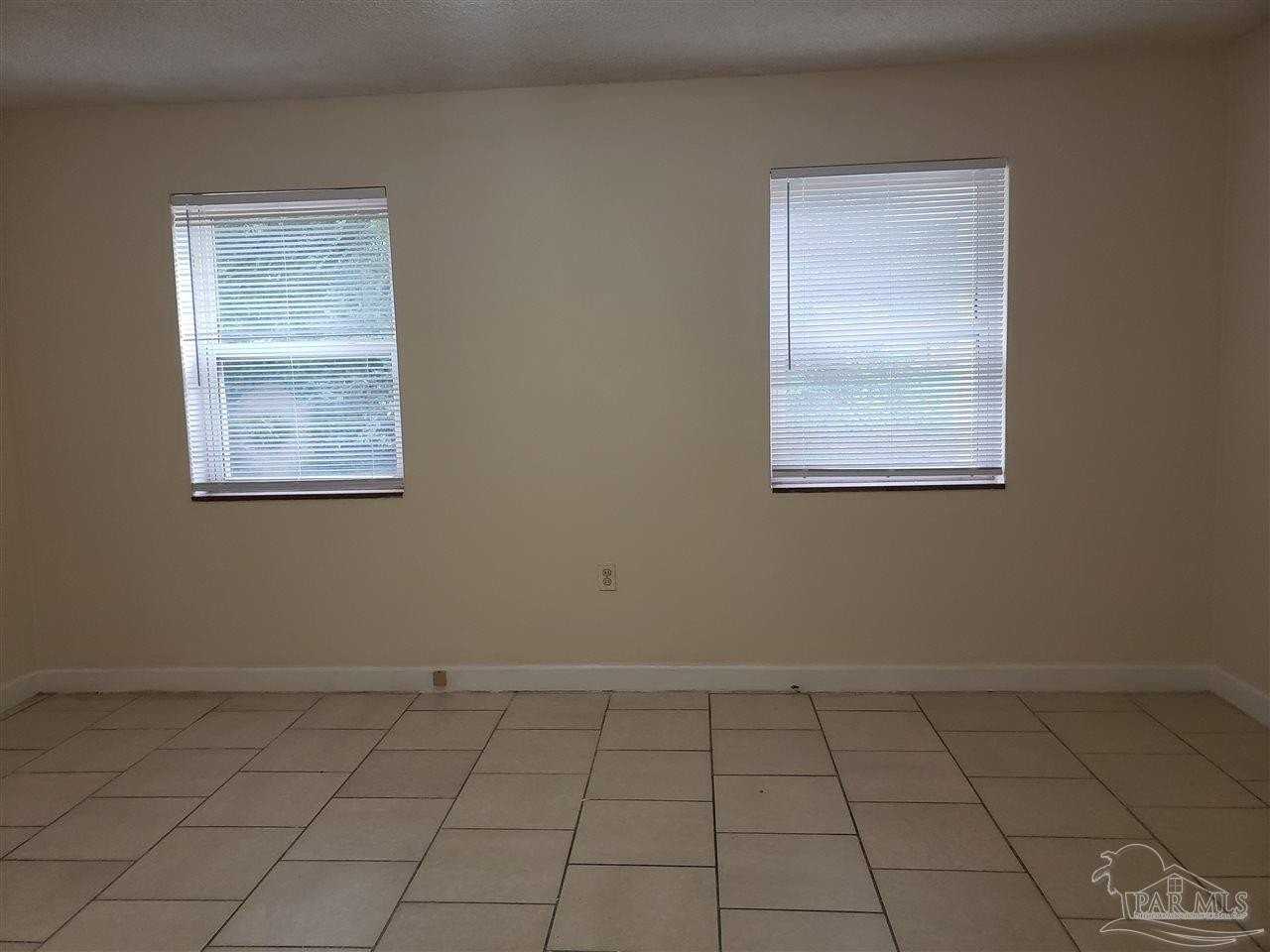 204 Holmes Dr #B - Photo 3 of 6