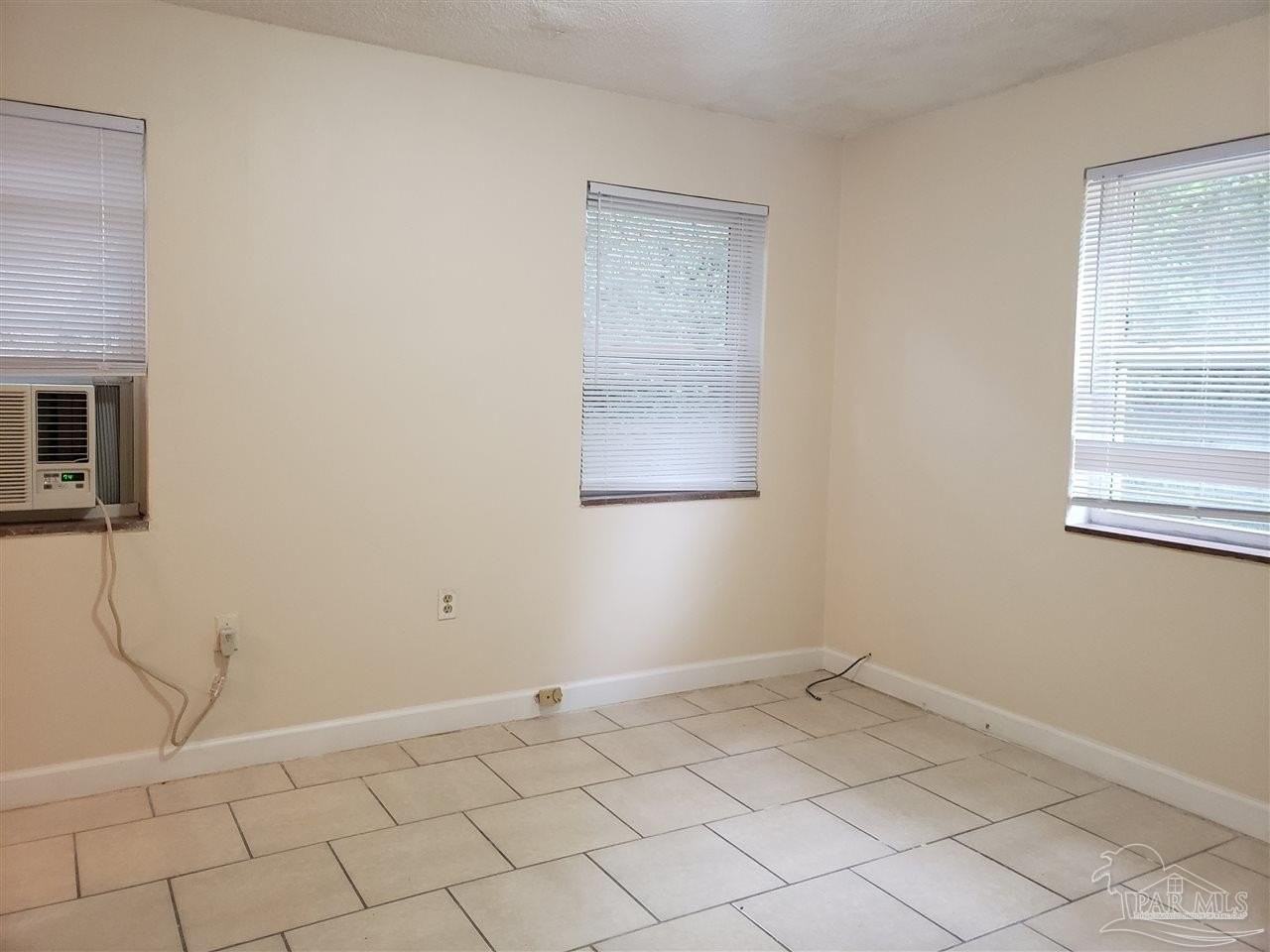 204 Holmes Dr #B - Photo 5 of 6
