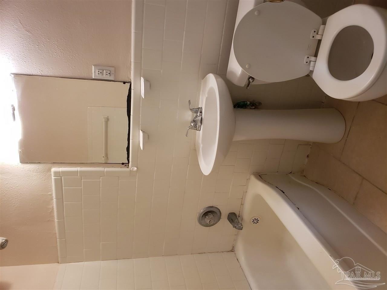 204 Holmes Dr #B - Photo 6 of 6