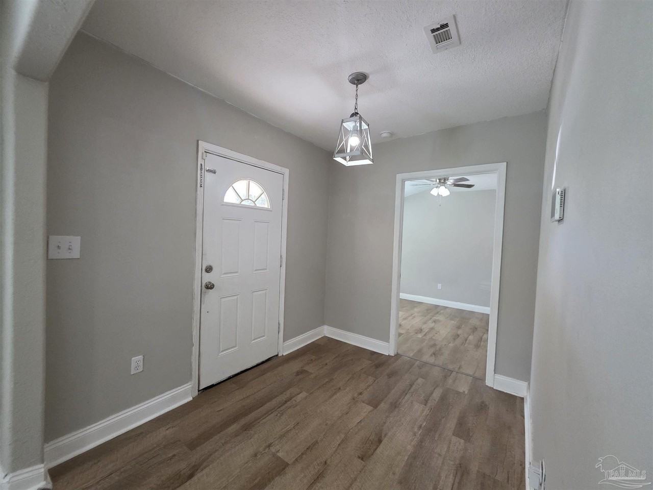 109 Reed Rd - Photo 2 of 30