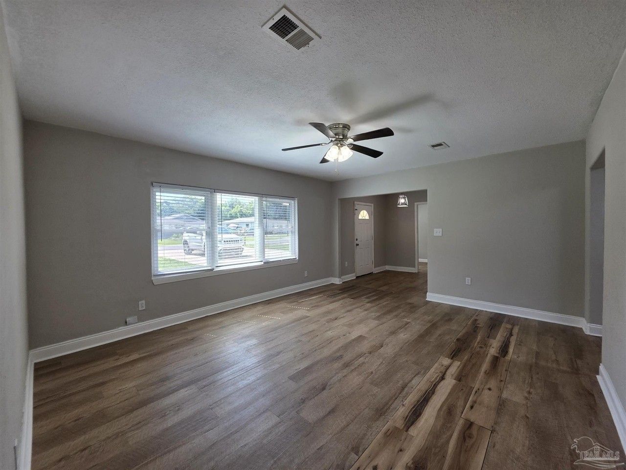 109 Reed Rd - Photo 4 of 30