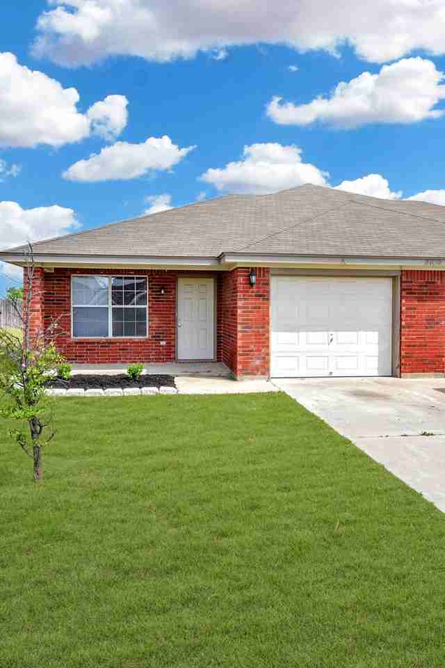 2103 Schorn Dr - Photo 4 of 26