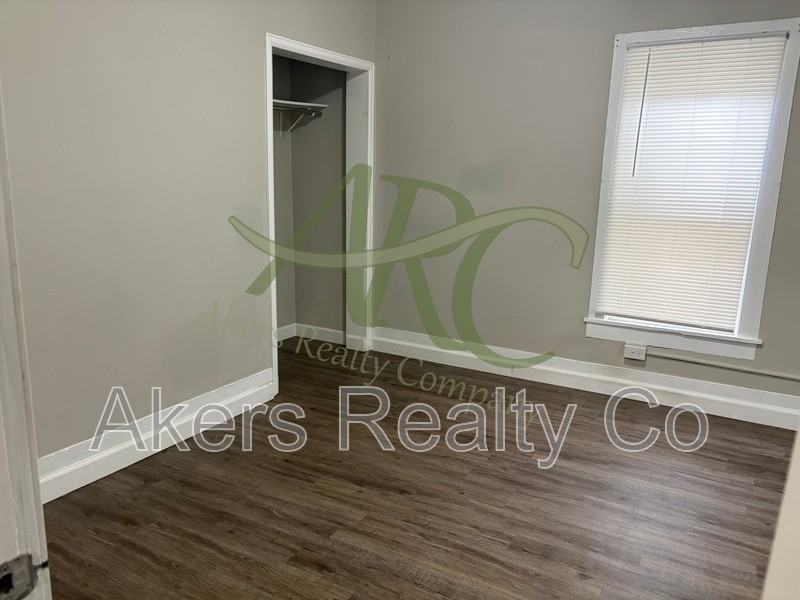 1610 W 18th St - Photo 4 of 11