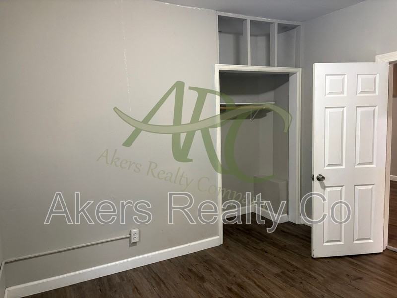 1610 W 18th St - Photo 5 of 11