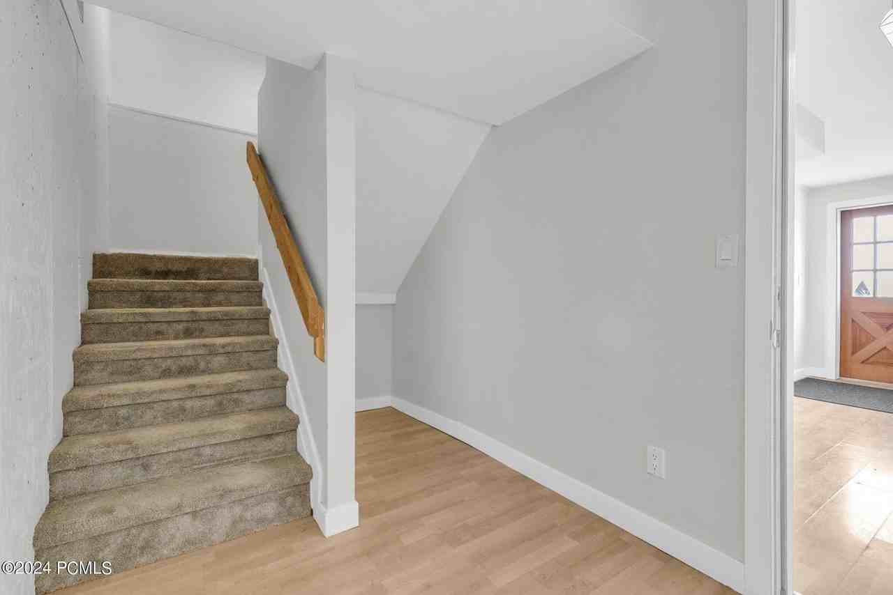6381 Highland Dr - Photo 2 of 29
