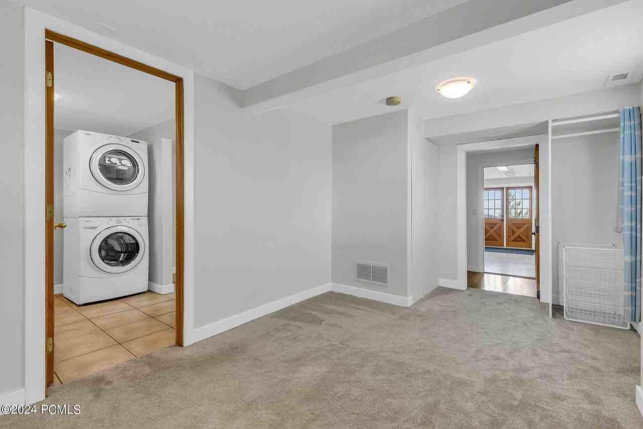 6381 Highland Dr - Photo 5 of 29