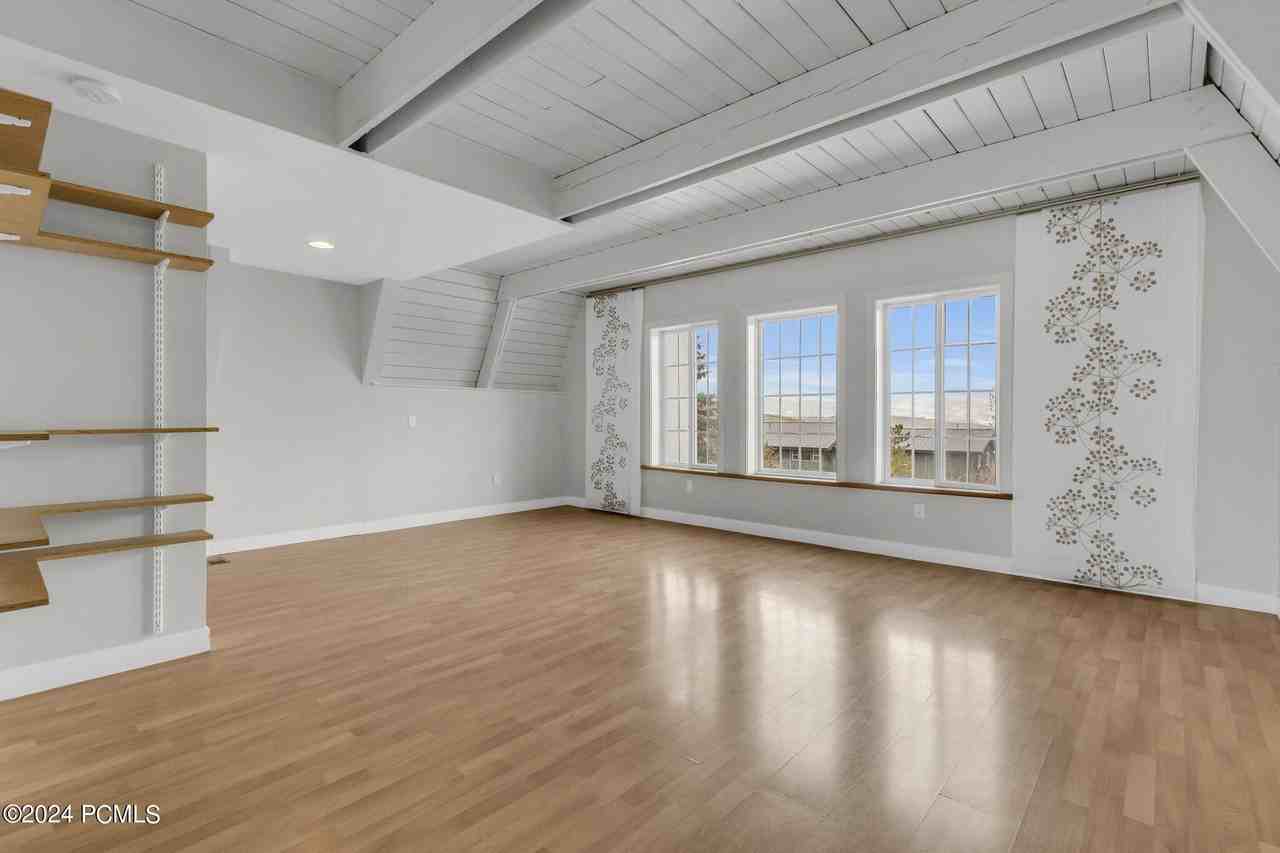 6381 Highland Dr - Photo 6 of 29