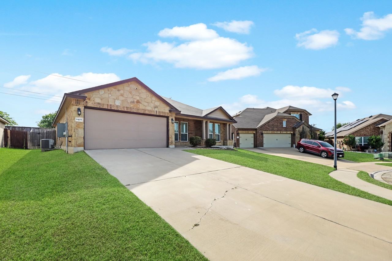 9405 Glynhill Ct - Photo 3 of 21