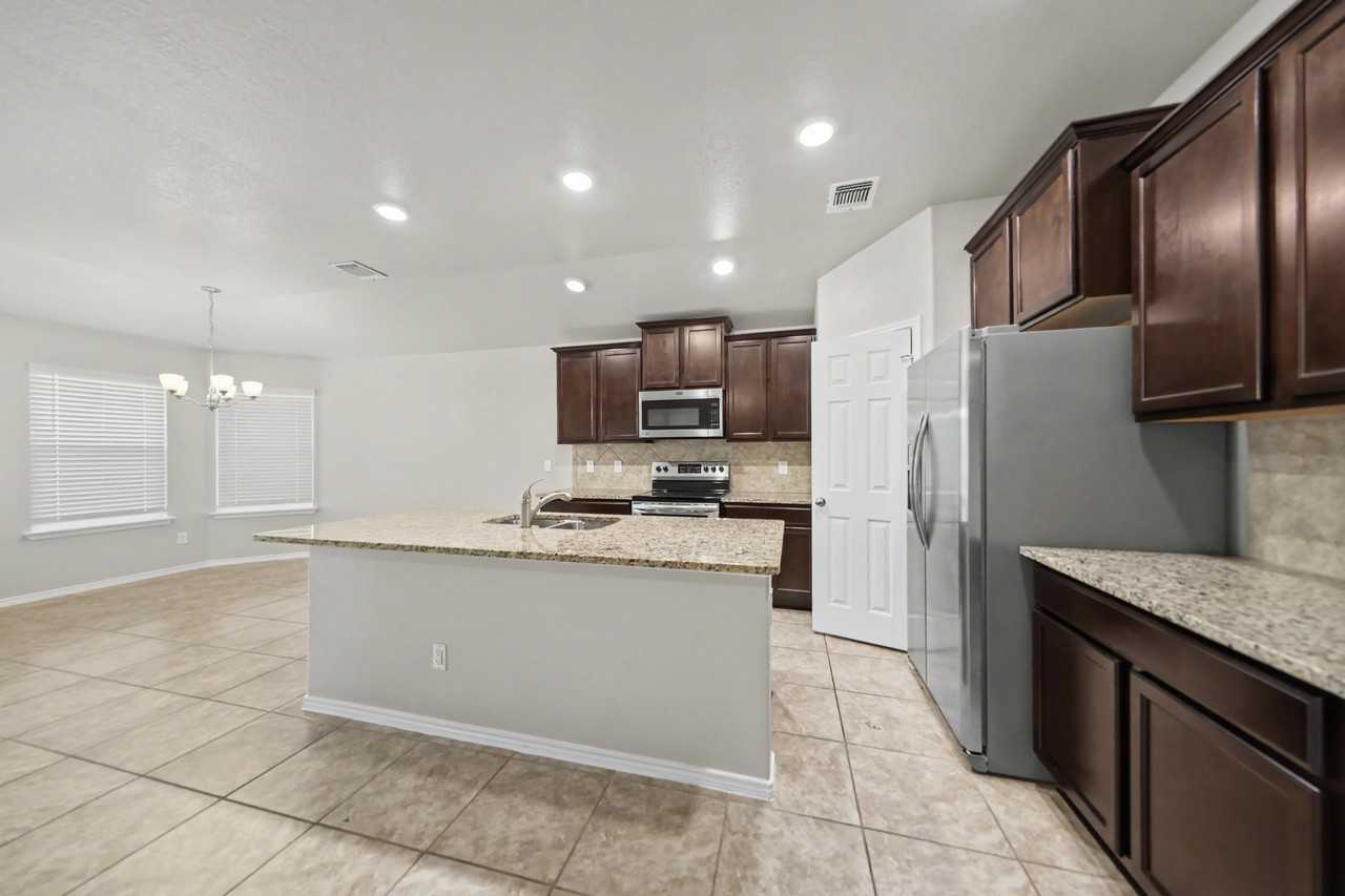 9405 Glynhill Ct - Photo 4 of 21