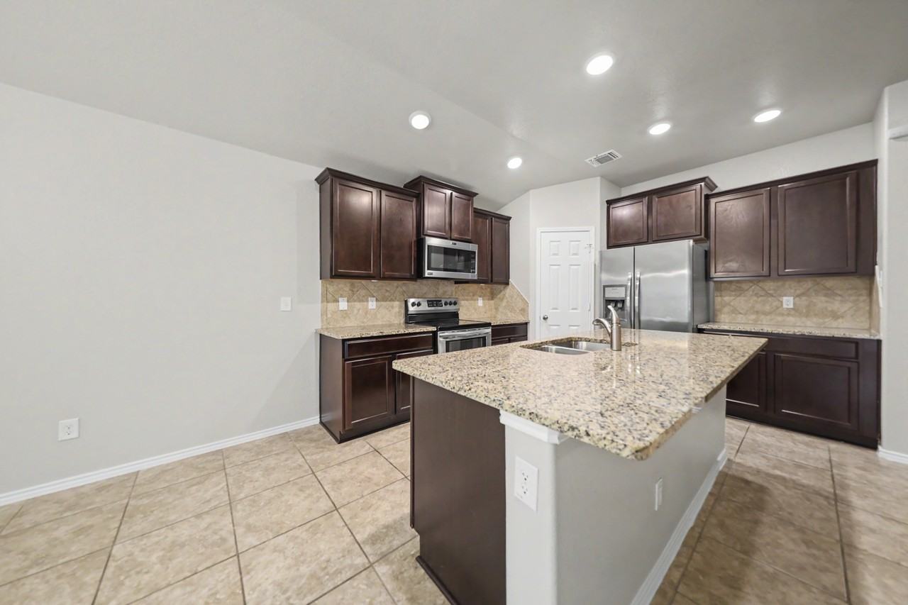 9405 Glynhill Ct - Photo 5 of 21
