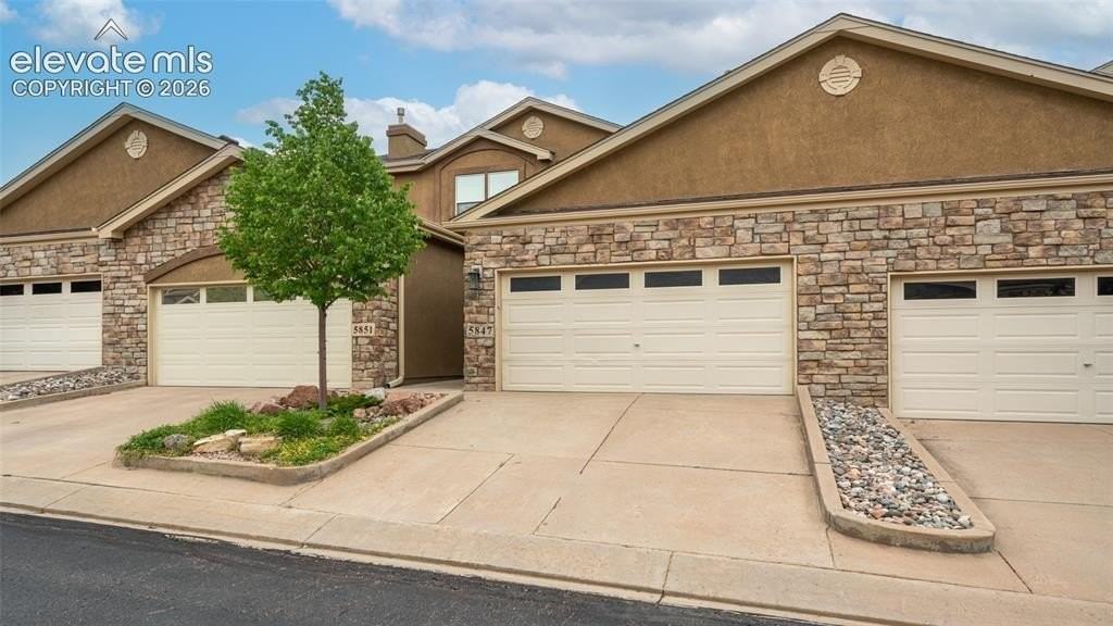 5847 New Crossings Pt - Photo 2 of 21