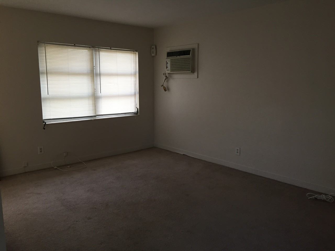 344 33rd Ave N #E - Photo 3 of 6