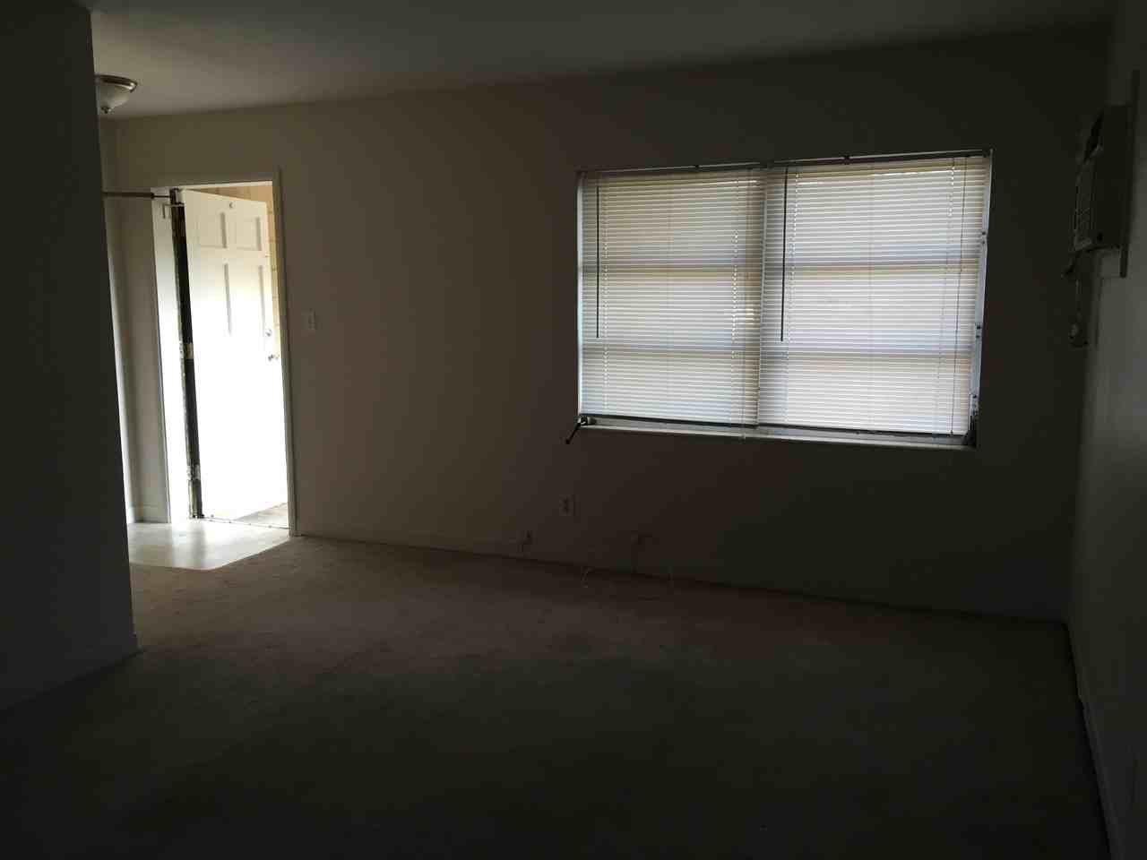 344 33rd Ave N #E - Photo 6 of 6