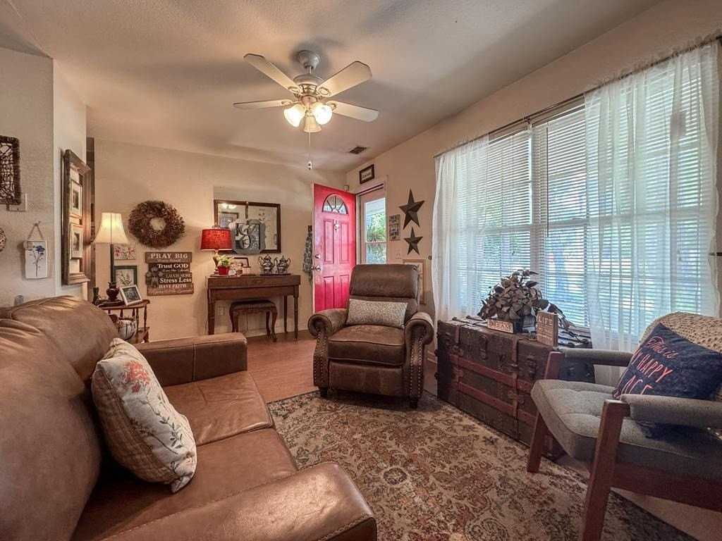 318 Earl King St - Photo 6 of 16