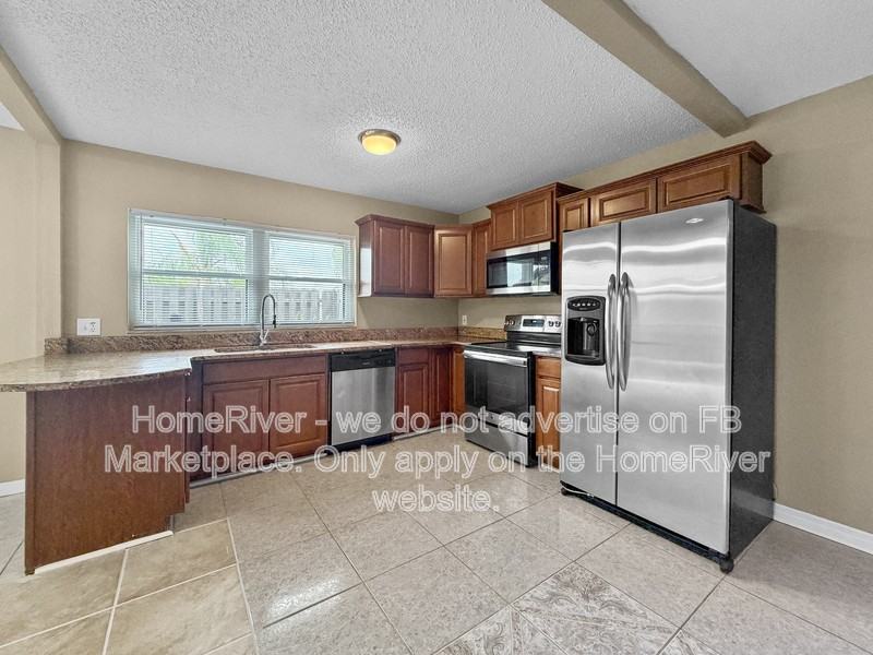 404 Hunter Cir - Photo 3 of 18