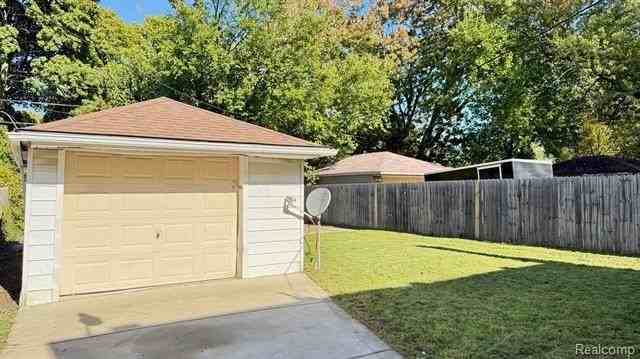 311 Amherst St - Photo 4 of 23