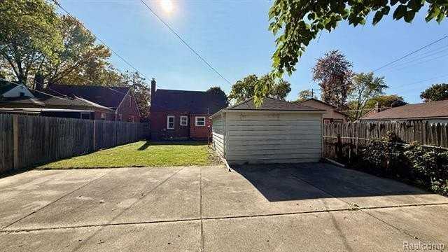 311 Amherst St - Photo 7 of 23