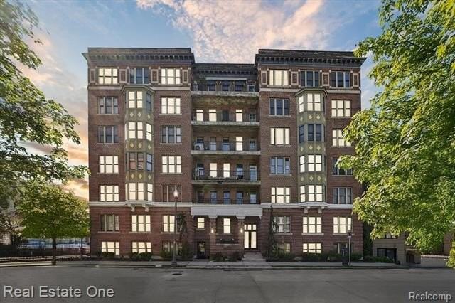 78 Watson St #8
