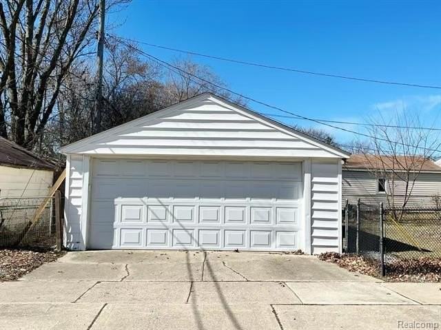 3303 Chester Rd - Photo 6 of 33