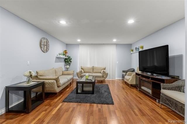 705 Randolph St - Photo 6 of 33