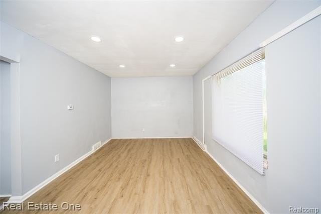 22675 Santa Maria St - Photo 4 of 38