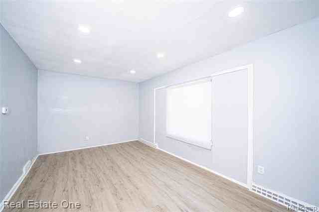 22675 Santa Maria St - Photo 5 of 38