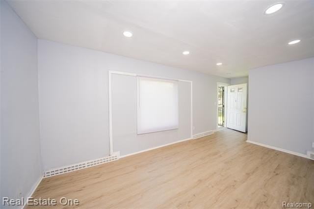 22675 Santa Maria St - Photo 7 of 38