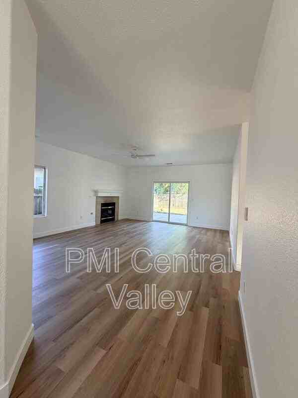 2210 Birchwood Ct - Photo 5 of 30