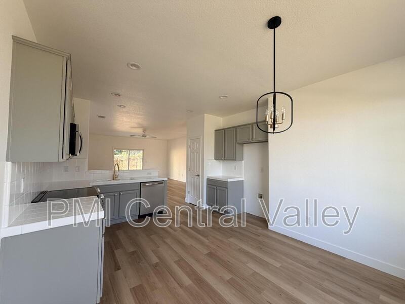 2210 Birchwood Ct - Photo 6 of 30
