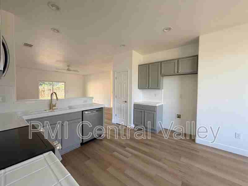 2210 Birchwood Ct - Photo 7 of 30