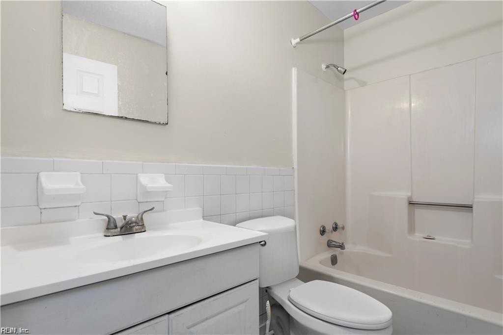 201 W 34th St #7 - Photo 7 of 9