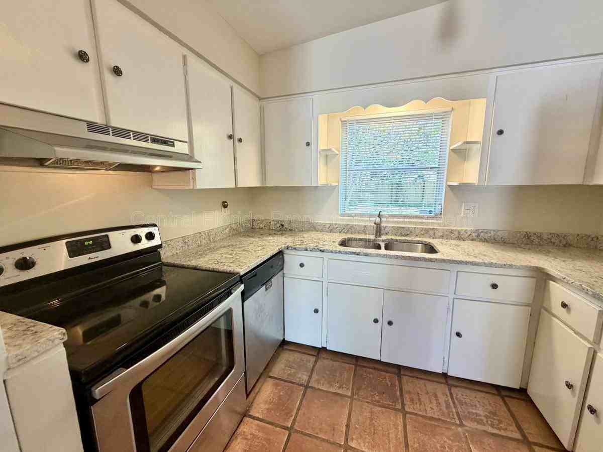 2619 E Washington St - Photo 5 of 10